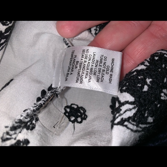 Cute dressy tank with black embroidery. - Picture 6 of 9